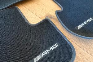 Tappetini  originali mercedes Gla amg del 2019