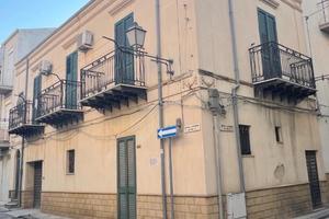 Casa indipendente con magazzino - centro Realmonte