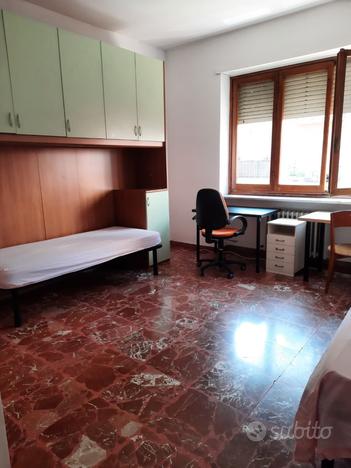 Ultimi due posti letto vicino metro poli 280 eur