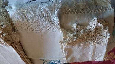 Asciugamani ricamati a mano