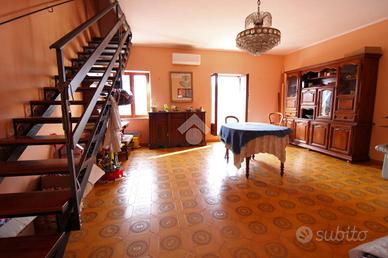 4 LOCALI A POGGIO CATINO