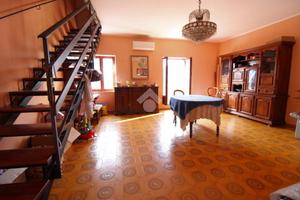 4 LOCALI A POGGIO CATINO