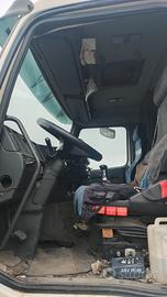 Motrice Volvo anno 1996 con sponda idraulica
