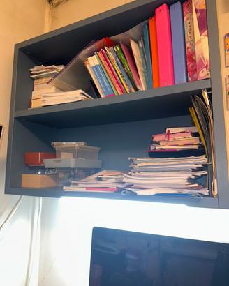 libreria sospesa a giorno