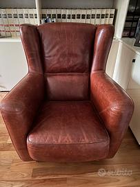 Poltrona bergère Baxter in pelle con pouf