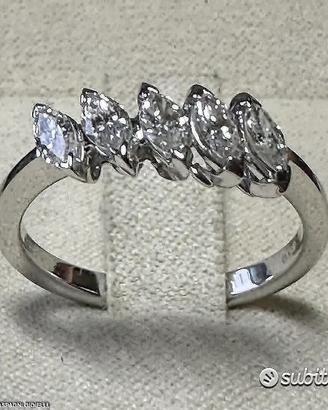 ANELLO IN ORO 18kt. CON DIAMANTI NAVETTE NATURALI