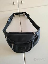 Marsupio nero con diverse tasche zip lampo unisex