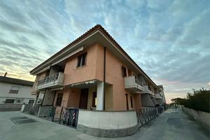 SPELLO - VILLA A SCHIERA CAPOTESTA