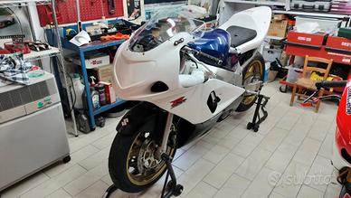 Suzuki gsxr 600 srad