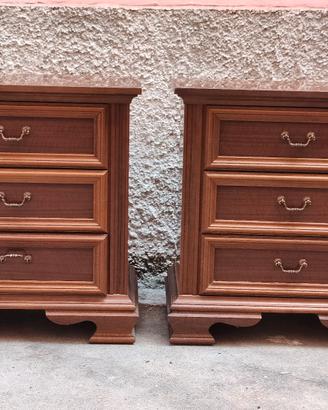 N.2 comodini in legno 