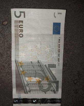 Banconota da 5 euro del 2002 slovacca coniata in s