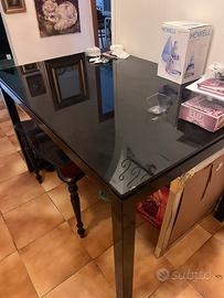 Tavolo nero vetro