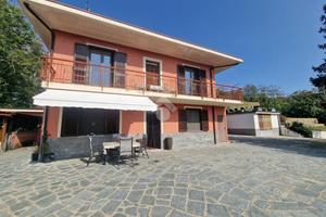 VILLA SINGOLA A GASSINO TORINESE