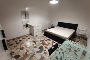 Camera singola grande