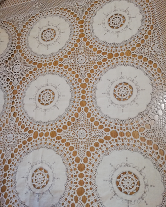 Copriletto matrimoniale a uncinetto, colore beige