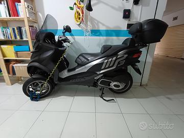 Piaggio MP3 300 LT – Patente B – 