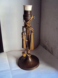 Antica lampada orientabile con diffusore luce .