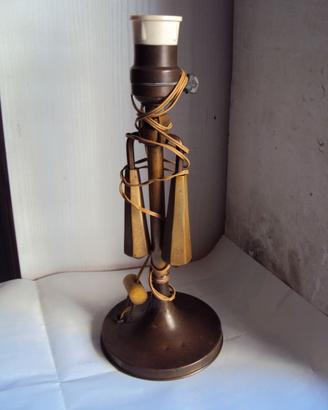 Antica lampada orientabile con diffusore luce .