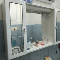 Mobiletto bagno con specchio