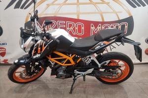 KTM 390 Duke bianca usata