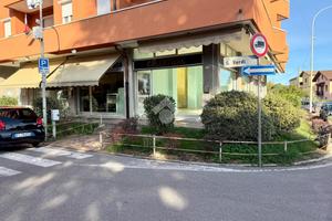 NEGOZIO A CARVICO