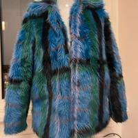 Giacca con pelliccia sintetica Bershka invernale