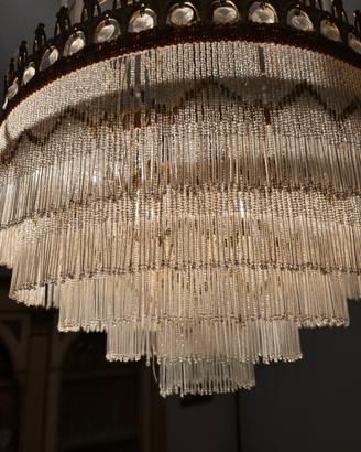 Lampadario a franfe di perline
