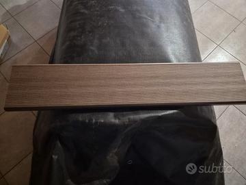 Bordo in legno per piscina
