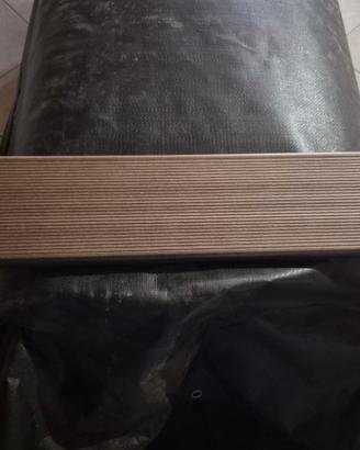 Bordo in legno per piscina