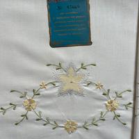 Lenzuolo ricamato a mano