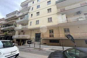 3 LOCALI A NAPOLI