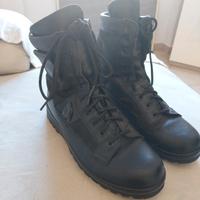 Anfibi modello magnum