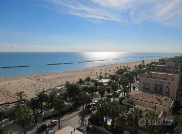 Trilocale con terrazzo 48 mq - mare 350 m