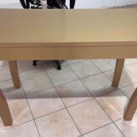 Tavolo da salotto o negozio