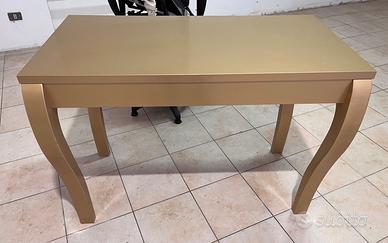 Tavolo da salotto o negozio