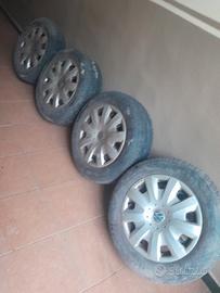 4 cerchi con copricerchi gomme vw touran golf 