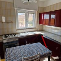 CUCINA ANGOLARE COMPLETA. MOBILI ED ELETTRODOMESTI
