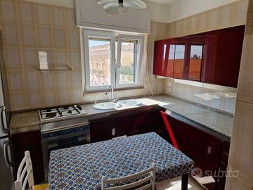 CUCINA ANGOLARE COMPLETA. MOBILI ED ELETTRODOMESTI