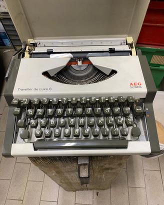Macchina da Scrivere AEG