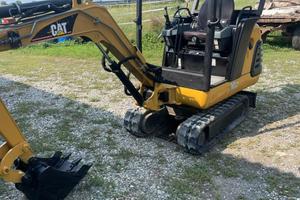 Mini escavatore CAT