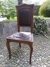 Sedia antica in legno e cuoio