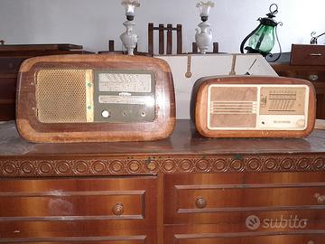 Coppia di radio in legno