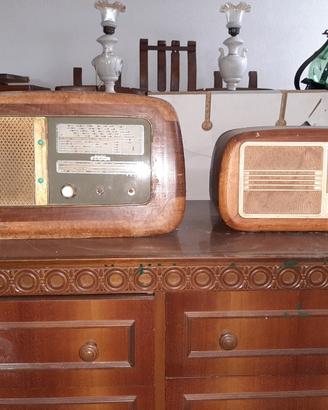Coppia di radio in legno