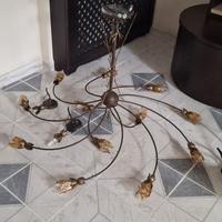 Lampadario con rose di Murano
