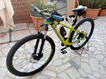 Moutain bike torpado in carbonio