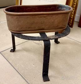 Elegante vaso in rame decorato