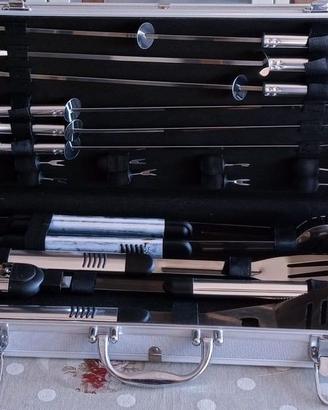 Set barbecue professionale in elegante valigetta