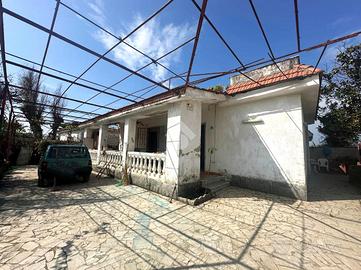 PORZIONE DI BIFAMILIARE A CASTEL VOLTURNO