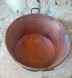 Antico paiolo in rame