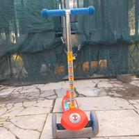 Monopattino a tre ruote a tema spiderman 